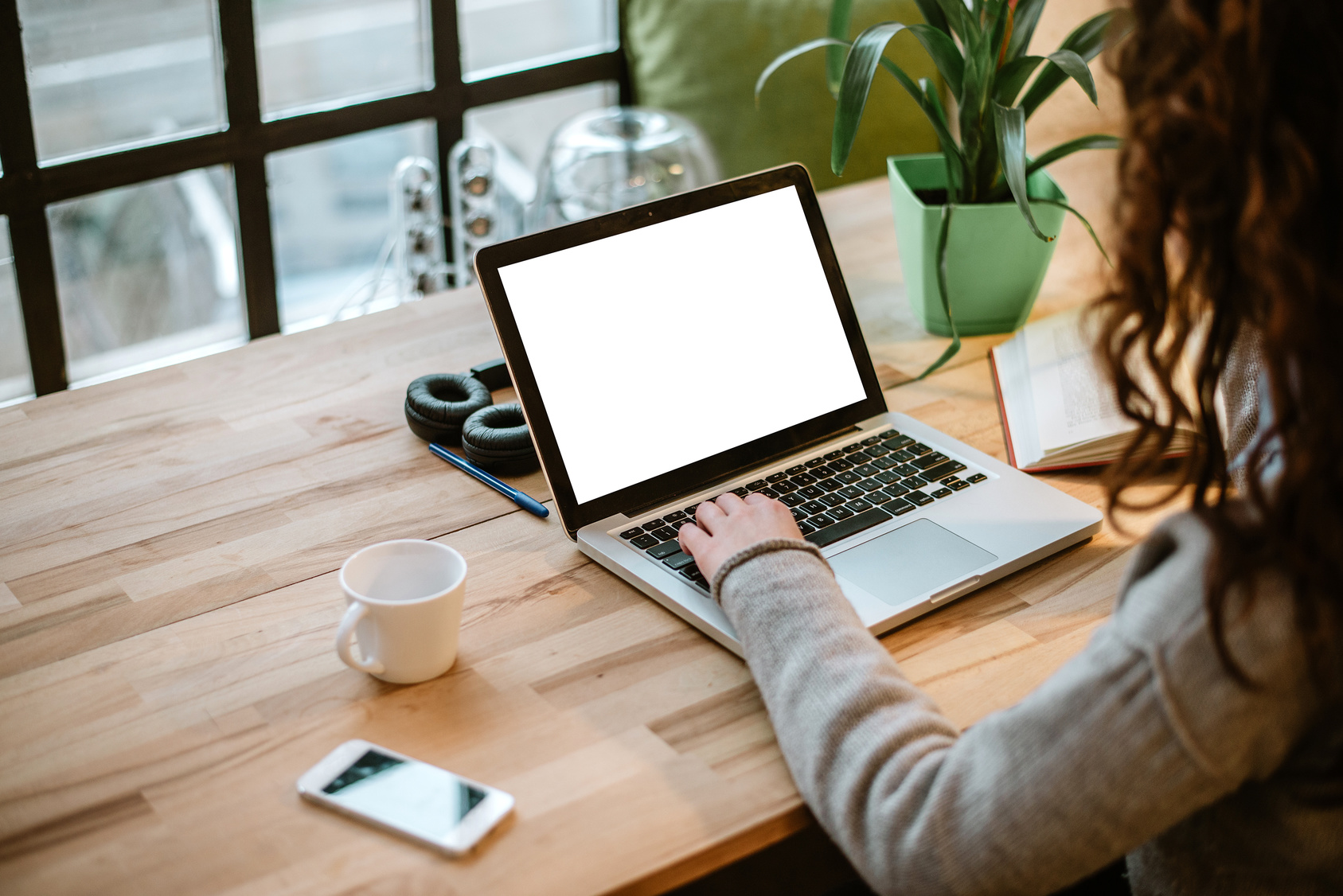 Woman-Working-on-Laptop