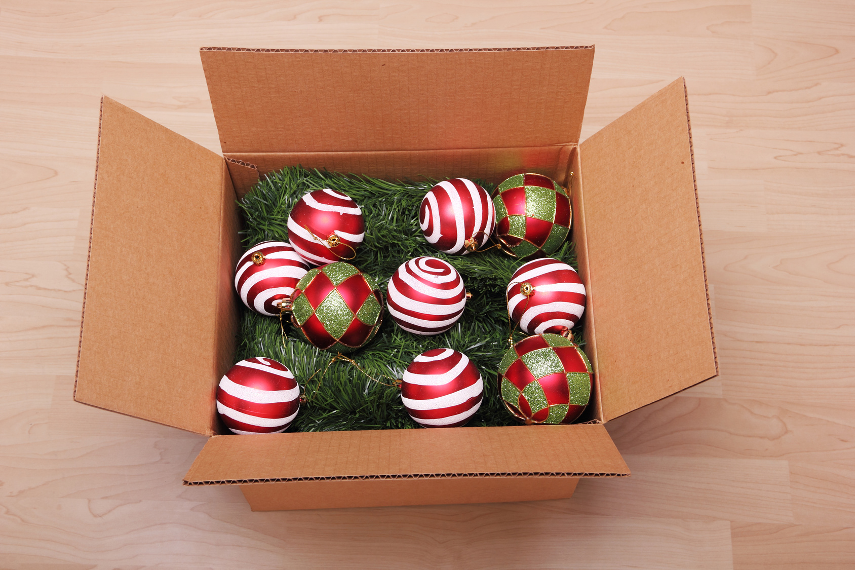 Holiday-Decorations-in-Box